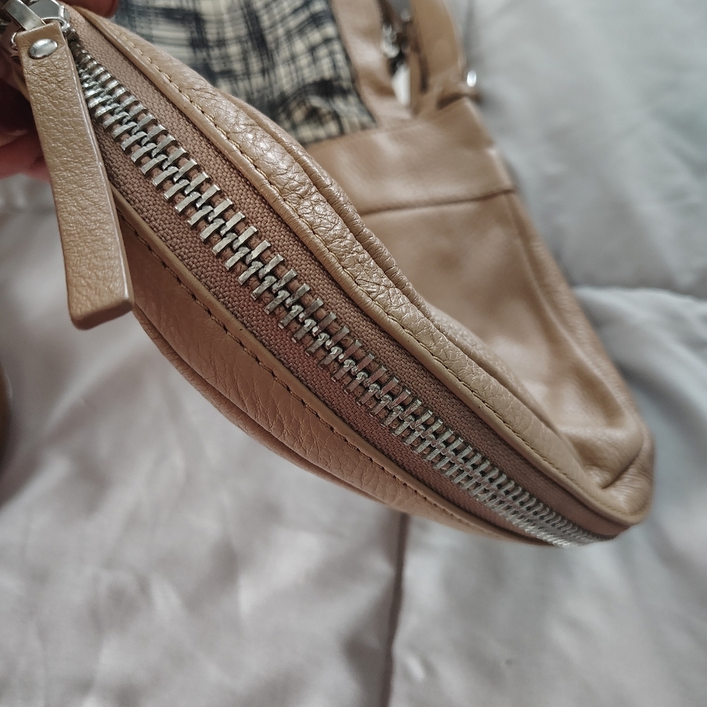 Vince Camuto Tan Leather Crossbody Bag - Picture 6 of 10